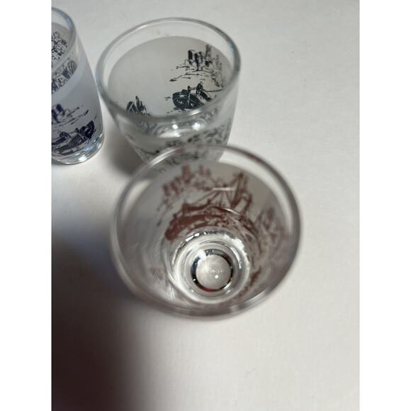 Shot Glasses 4 Vintage Scene 1 Red 3 Black on Clear Glass Horse Carriage Harbor - Picture 4 of 7
